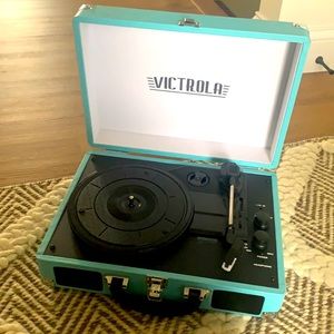 Victrola Bluetooth Turntable ✨
